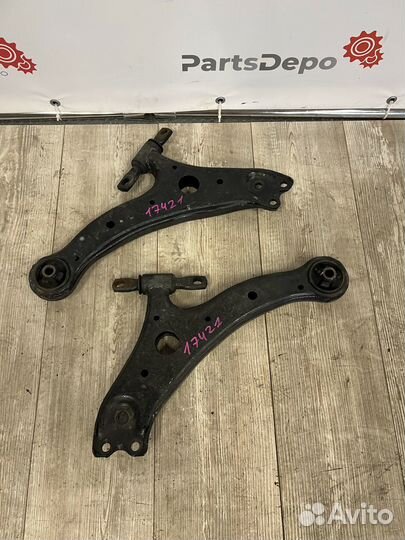 Рычаг нижний передний правый левый Toyota Camry 30