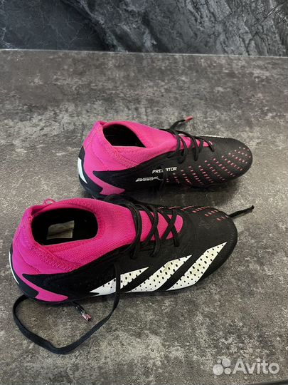 Футбольные бутсы adidas predator