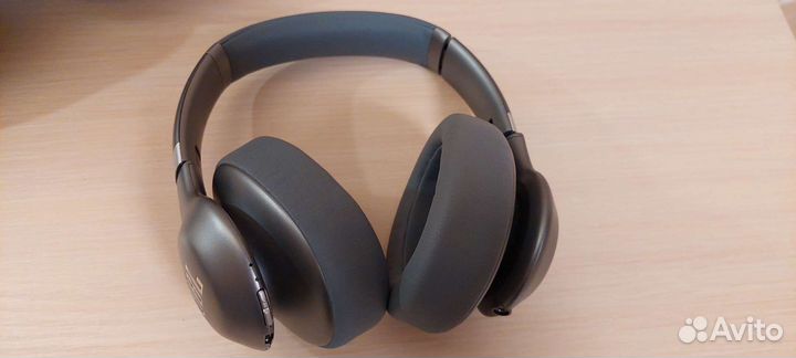 Беспроводные наушники JBL Everest 750NC