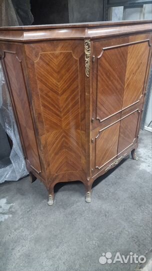 Антикварный кабинеты шкаф