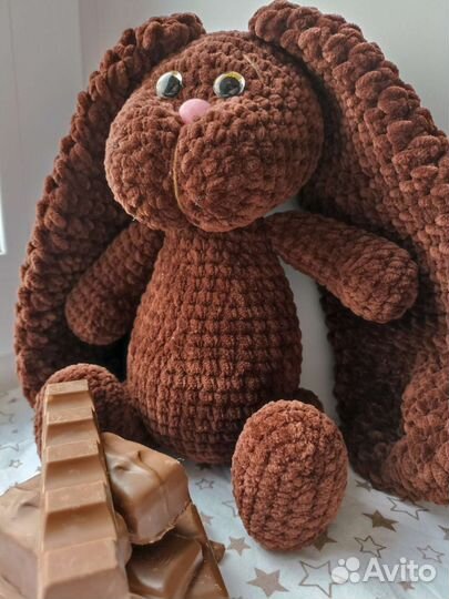 Вязаная игрушка Зайка