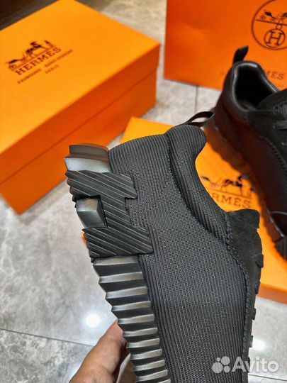 Новая коллекция кроссовок Hermes для активных людей