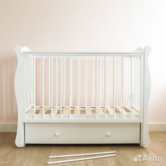 Детская кроватка с продольным маятником Уралочка