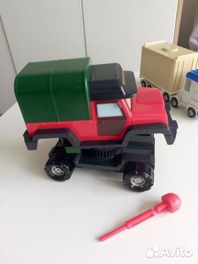 Робокар поли, Почер Робот. Бронь