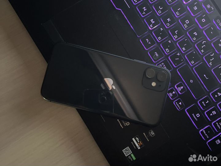 Телефон iPhone 11