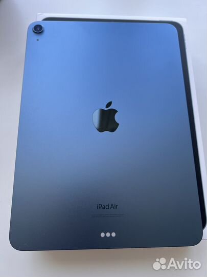 Планшет Apple iPad Air (5th Gen) Wi-Fi 64 гб синий