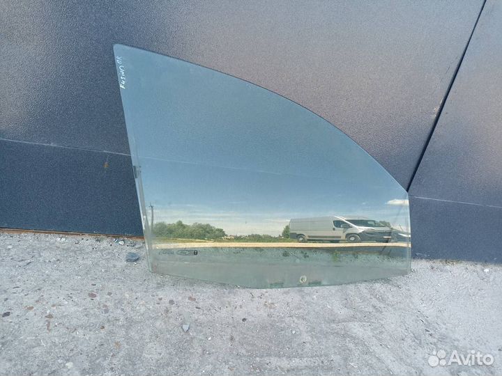 Стекло дверное переднее правое Ford Fusion CBK 1.6