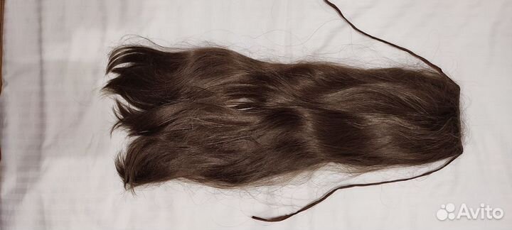 Волосы (хвост) на заколках темно-русые