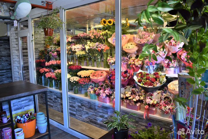 Магазин цветов в центре. Прибыль 206 т.р./мес