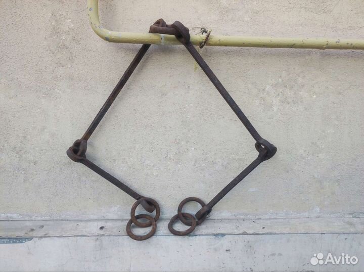 Старинный кованый элемент запчасть телеги кованина