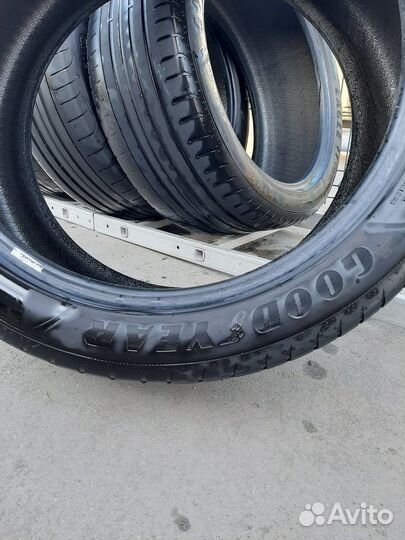 Goodyear Eagle F1 AT 285/40 R21