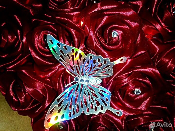 Букет атласных роз с подсветкой