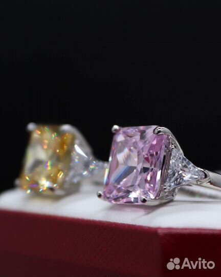 Золотое кольцо Graff