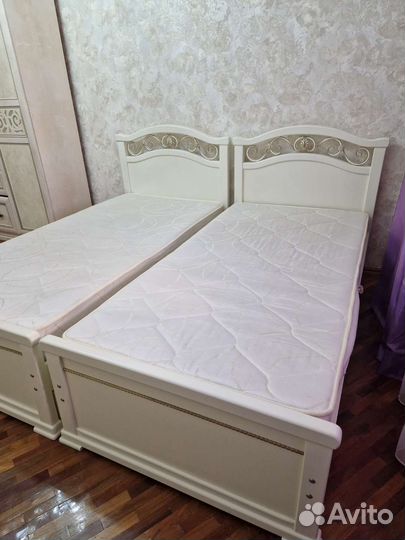 Кровать
