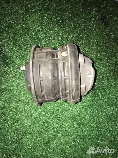 Подушка двигателя Mercedes-Benz C-Class W203