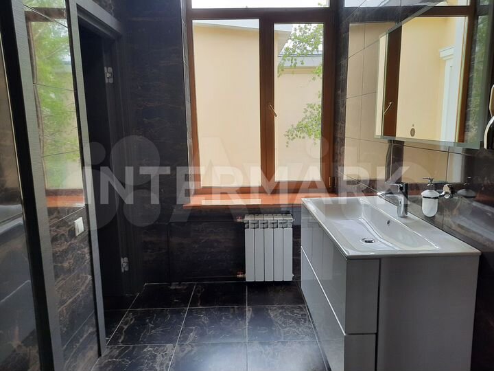 Продам здание, 3697.6 м²