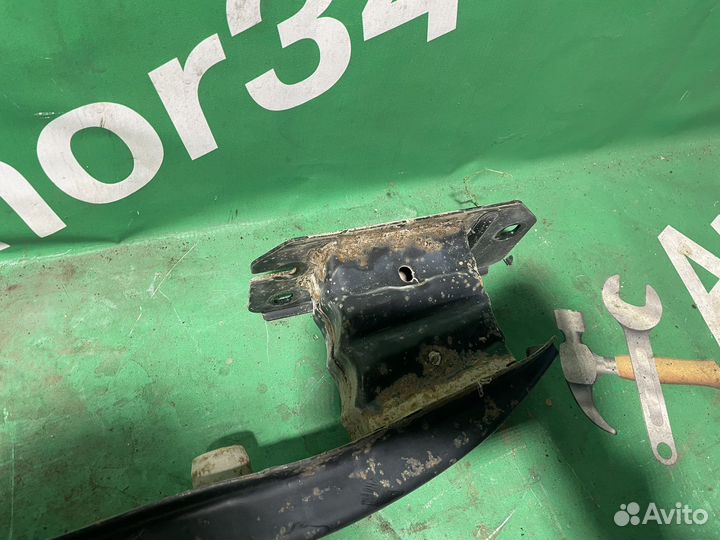 Задний усилитель бампера Ford Galaxy 2