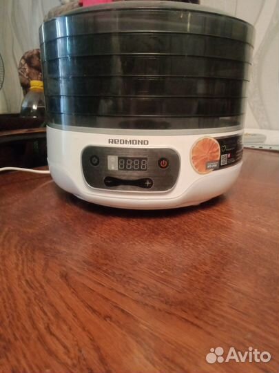 Сушилка для овощей и фруктов redmond