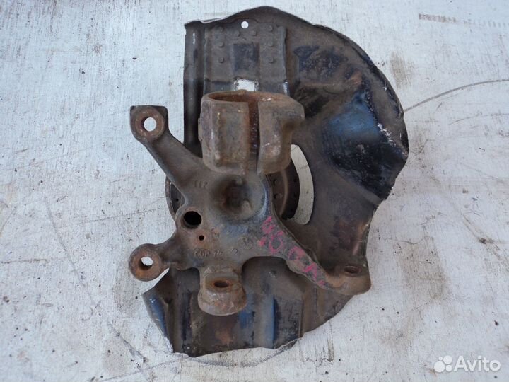 Кулак поворотный передний левый BMW E46 E 46