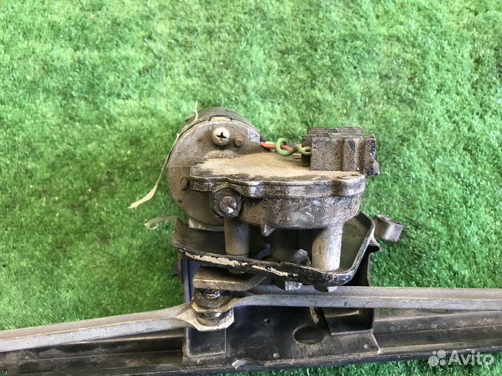 Трапеция стеклоочистителей в комплекте с моторчико