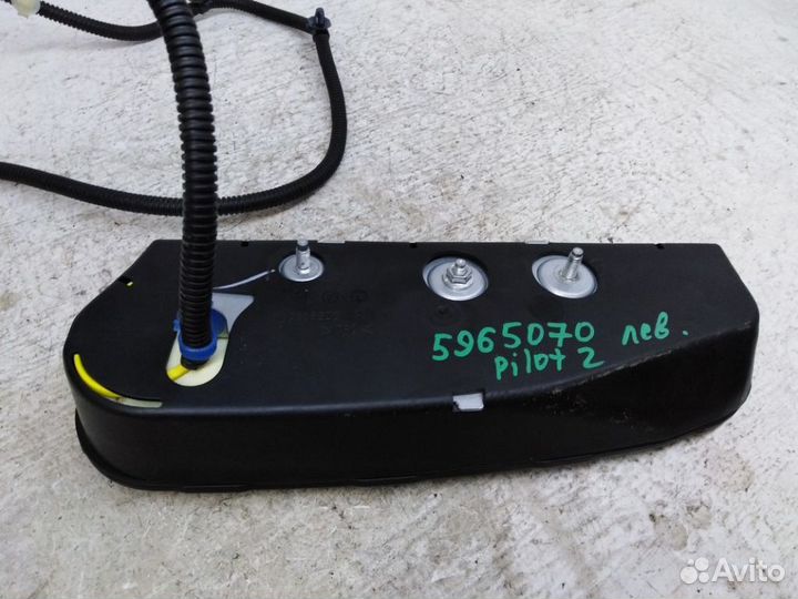 Подушка безопасности в сиденье переднее