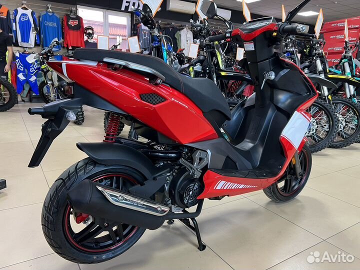 Скутер Regulmoto Formula 175 (LJ125T-8M)