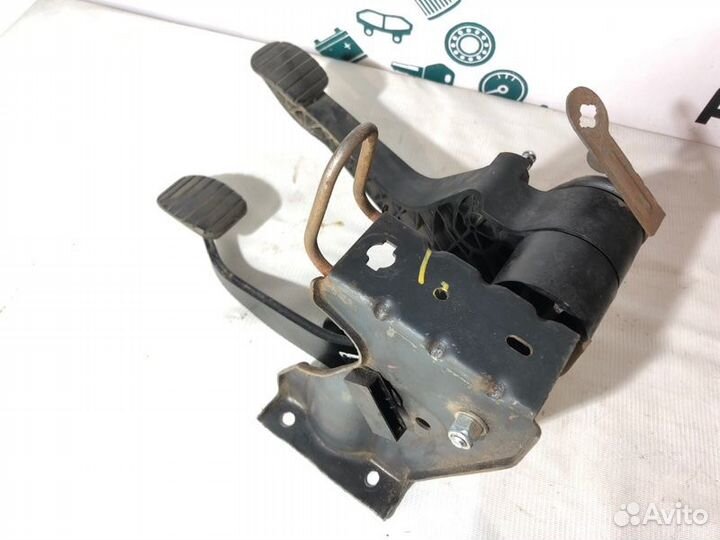Педаль сцепления Renault Duster K4MA690 2013