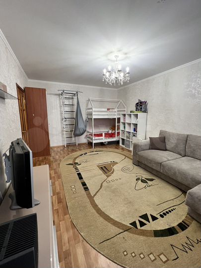 2-к. квартира, 62 м², 1/10 эт.