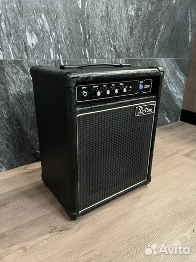 Басовый комбоусилитель Kustom KXB10