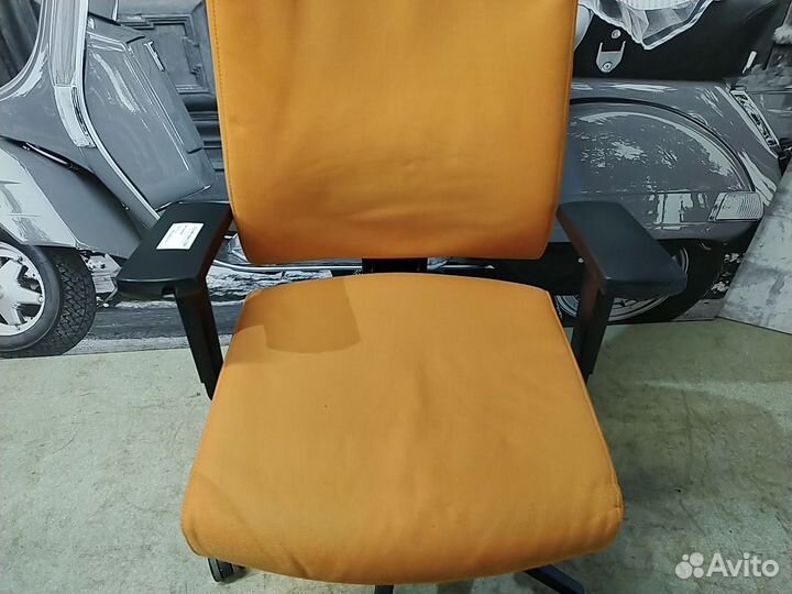 Кресло офисное dauphin бу 12-406