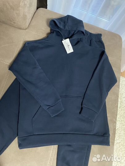 Костюмы мужские, женские 42,56