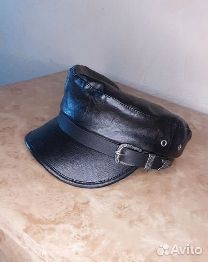Кепка кожаная женская