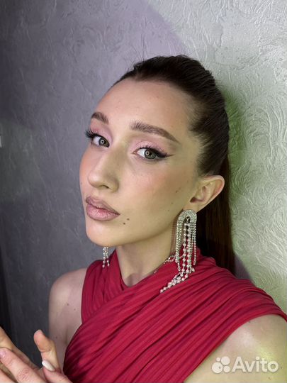 Бровист-визажист и стилист по прическам