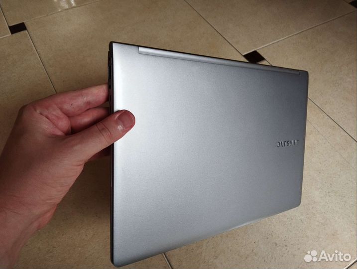 Ноутбук Samsung ультратонкий 