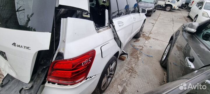 Крыло заднее левое правое Mercedec-Benz GLK X204