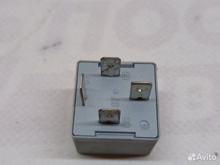 Реле Volkswagen Touareg 7L AXQ 2006