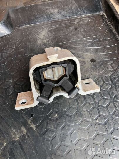 Лада Веста подушка двигателя правая