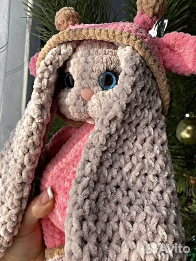 Вязаные игрушки ручной работы «Зайка Буся»