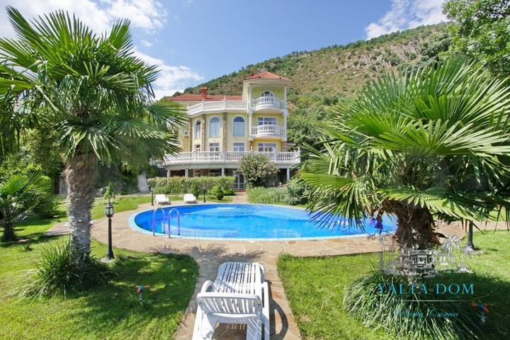 Дом 398 м² на участке 23 сот.