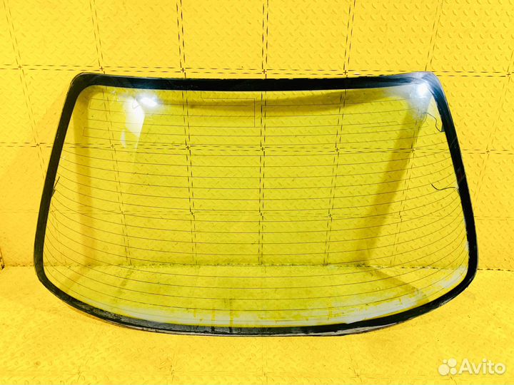 Стекло заднее Nissan Bluebird U14 1996-2001