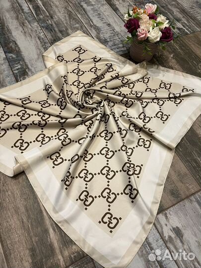 Шелковый платок шаль Gucci бежевый новый