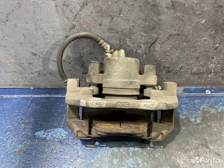 Суппорт передний левый Mazda 3 BL