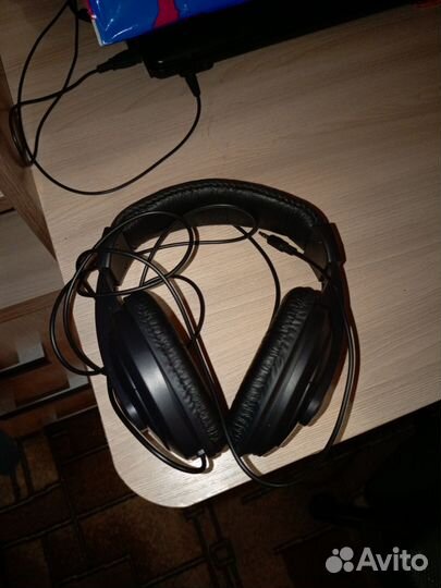 Проводные наушники