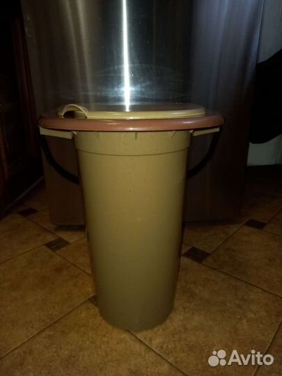 Ведро-туалет пластиковое с крышкой