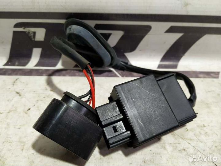 Блок управления топливным насосом Volkswagen Golf