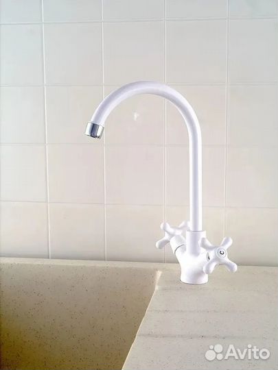 Смеситель для кухни из белого пластика