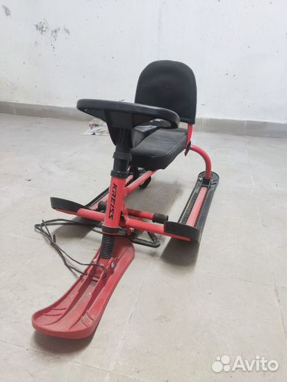 Детский снегокат со спинкой