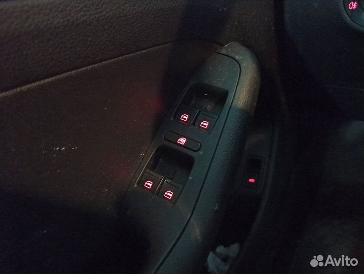 Кнопки стеклоподъемников. Фольксваген джетта 6