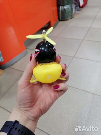 Игрушка на панель утка