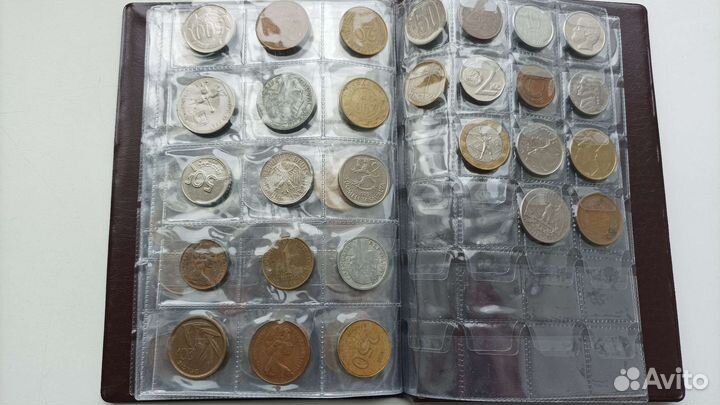Коллекция иностранных монет в альбоме